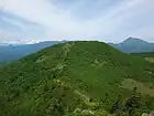 瑪瑙山（手前）と戸隠連峰（奥）
