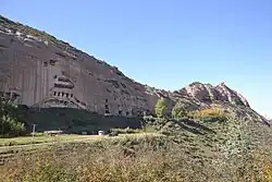 北寺三十三天窟付近の馬蹄寺石窟群