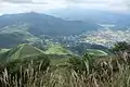 中腹から由布院盆地と湯布院の街
