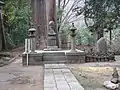 甲斐源氏安田義定公廟所（放光寺奥、拝観料必要）