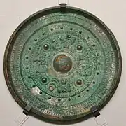 三角縁神獣車馬鏡山梨県甲府市甲斐銚子塚古墳出土、東京国立博物館蔵。