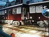 脱線した列車
