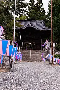 長野県飯田市にある白山社の参道