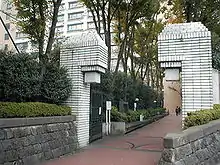 後楽園キャンパス 正門(白門)