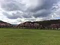 公園北側。手前は旧屯田兵練兵場