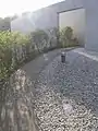 聖俗の境界を隔てる壁(水御堂入り口)