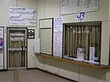 発券窓口。窓口左のシャッターは自動券売機跡(2007年10月)