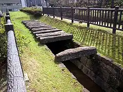 10、本郷給水所公苑(東京都水道局)に保存されている神田上水の石桶