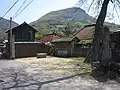 御旅所一の鳥居そばに所在。