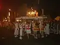 神輿を真上に放り上げる差し上げ（八大龍王神八江聖団例大祭・御輿渡御にて）