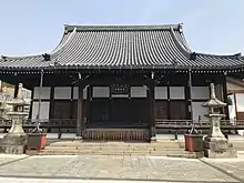 山城「丹花城」跡。寛永7年(1630年)福善寺が移転してきた。丹花城主の墓とされる巨大な五輪塔2基がある。