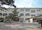 校舎の南側（正面玄関側）
