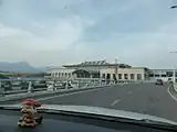 福州南駅全景。2F出発フロアへの接続道路。