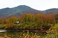 昭和湖畔から秣岳（まぐさだけ）