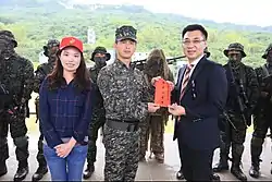 野戦服着用の特勤隊所属たる中校（2016年4月）