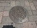 笹飾りの竹を支える支柱を差し込む穴。蓋は丸く、七夕まつりのデザインがされている。