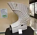 等ヶ坪廃寺跡出土（復元）鳥取県鳥取市。山陰型鴟尾。鳥取県立博物館展示。