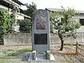 箙の梅記念碑(神奈川県寒川町一之宮、伝梶原氏一族郎党(七士)の墓向かって左側)