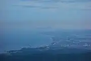 米山山頂からの柏崎市内（奥に弥彦山）