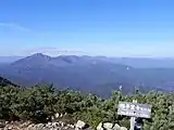 ウペペサンケ山の糠平富士から望むニペソツ山（2010年10月）