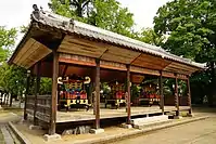 神楽殿祇園祭にはここに3基の神輿が納められる。平成10年（1998年）には石見神楽団がここで当社御祭神素盞嗚尊縁の「をろち」などを奉納した。