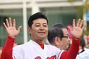 2017年セ・リーグ優勝パレードにて　(右は広島商工会議所会頭の深山英樹)(2017年11月25日広島市内)