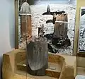 中門跡出土 柱根大垣市歴史民俗資料館展示。