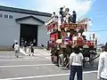 聖武山の江差山車会館内搬入準備（2018年8月12日）