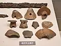 高坏形土器片明治大学博物館展示。