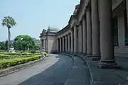 イオニア式の門廊