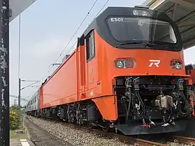 潮州車両基地に駐留するE501
