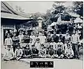 「螢雪の級友」と題された写真。昭和18年（1943年）1月30日、花蓮港庁立花蓮港工業学校（現在の国立花蓮高級工業職業学校、通称・花蓮高工）の機械科第一期卒業生。