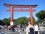 三の鳥居（2004年（平成16年）10月17日撮影）※ 画面奥が鶴岡八幡宮