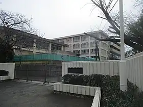 茅ヶ崎市立赤羽根中学校正門前