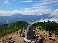 荒沢岳山頂（左が中ノ岳、右が越後駒ヶ岳）