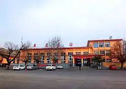 萊蕪東駅