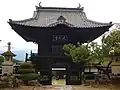 三門　本堂側