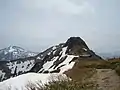 薬師岳から見た千本檜小屋（残雪期）