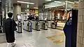東改札口