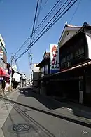 岡町通り沿い、西条西本町（2009年）。