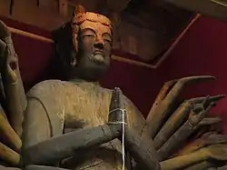 覆面千手観音（像高172.5センチ・ケヤキ材）