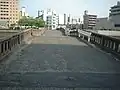 2001年4月撮影供用中当時の路面。観音側より