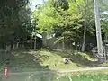 諏訪神社前宮拝所（供養塔は下ると左側）