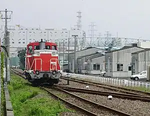 越中島貨物駅を発車したDE10形ディーゼル機関車(2009年8月8日)