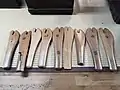 13.仕上げ工程で使用される木型。