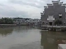 市街地を流れる郴江