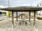 人道橋に設置されている東屋(2021年7月)