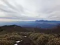 釈迦ヶ岳から富士山と日光連山を望む