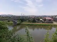 最上川と旧最上橋（川陣屋跡と船着場跡）