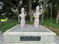 野原古墳群「踊る埴輪」モニュメント